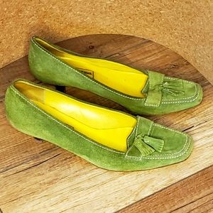 Saks Fifth Avenue green kitten heel loafers 7 1/2